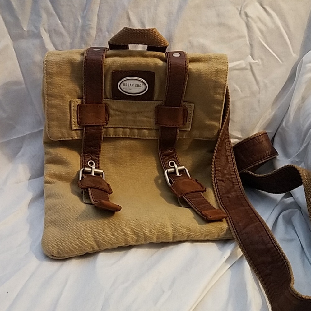 Urban Edge crossbody by Canyon.